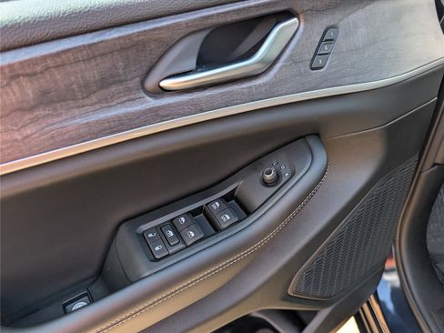 Used 2024 Jeep Grand Cherokee Limited w/ Luxury Tech Group II image 20