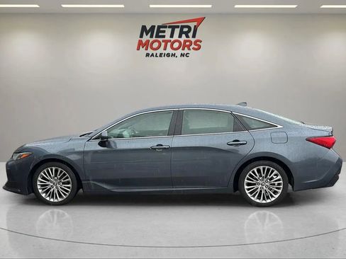 Used 2019 Toyota Avalon Limited image 8