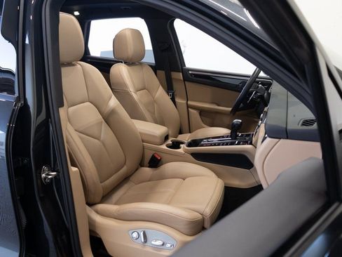 Used 2023 Porsche Macan AWD/4WD image 23