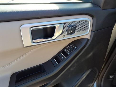 Used 2020 Ford Explorer Limited w/ Class III Trailer Tow Package image 17