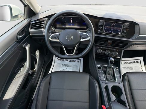 Used 2023 Volkswagen Jetta SE FWD image 16