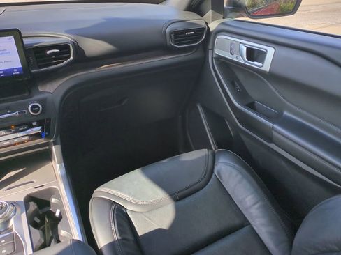 Used 2020 Ford Explorer Platinum image 16