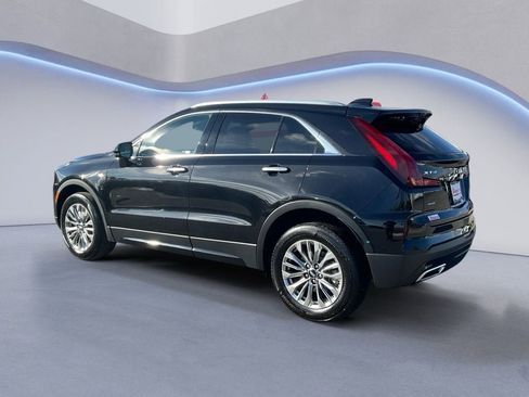 Used 2024 Cadillac XT4 Premium Luxury image 3