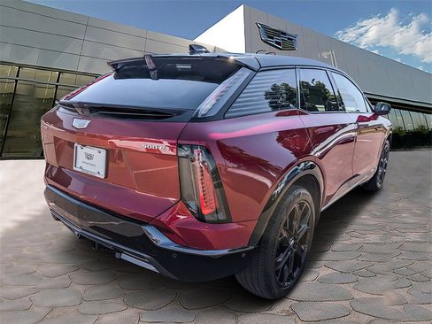 New 2025 Cadillac Optiq Sport 2 w/ LPO, ONYX Package image 4