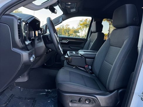 Used 2024 GMC Sierra 1500 SLE image 15