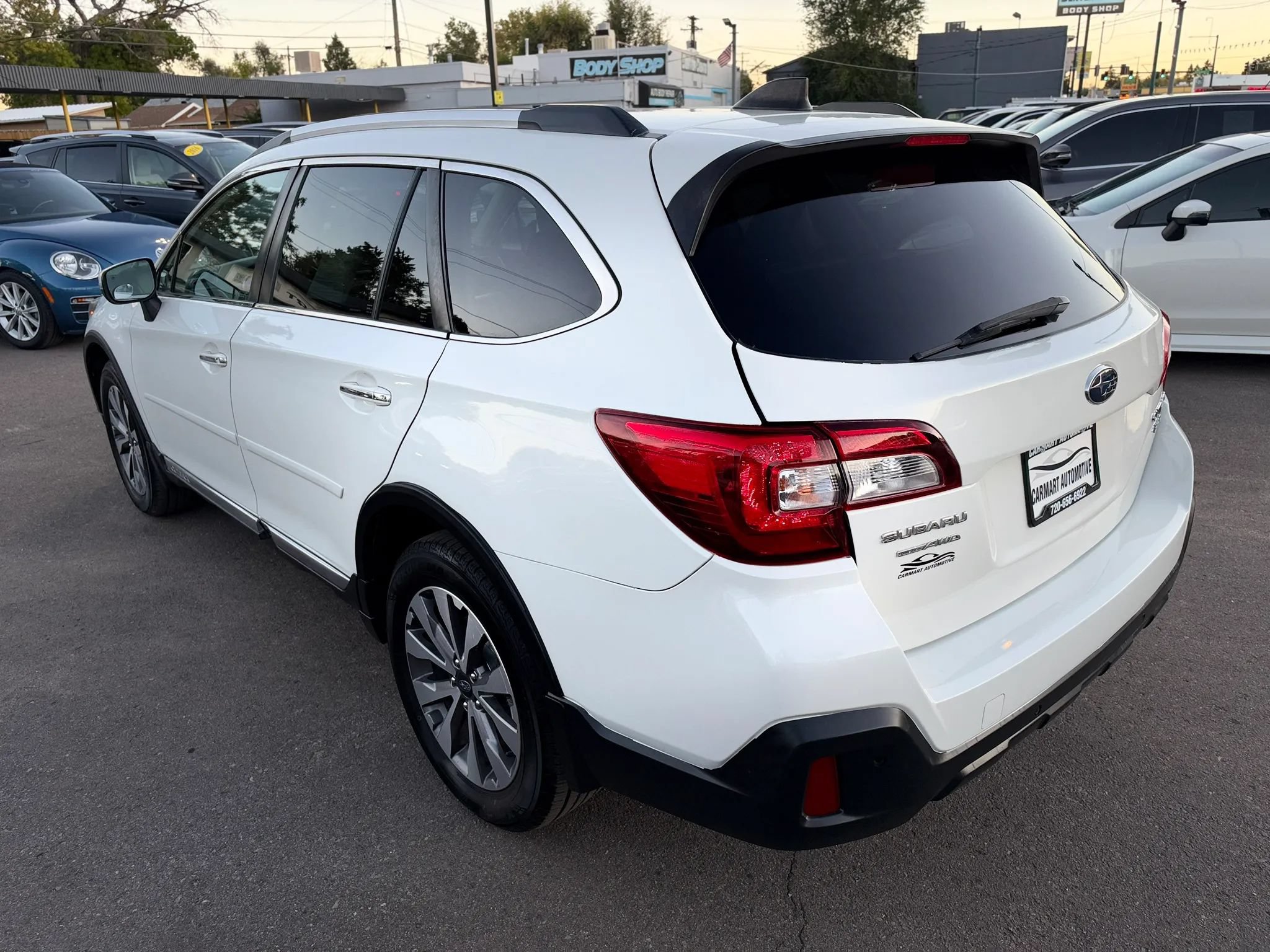 Used 2018 Subaru Outback 3.6R Touring AWD/4WD image 7