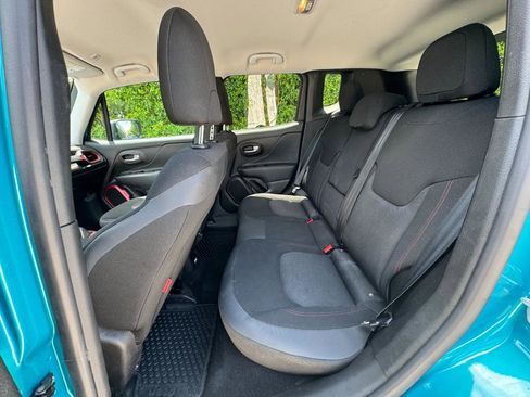 Used 2021 Jeep Renegade Trailhawk image 2