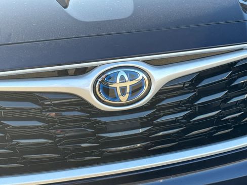 Used 2022 Toyota Highlander LE image 9