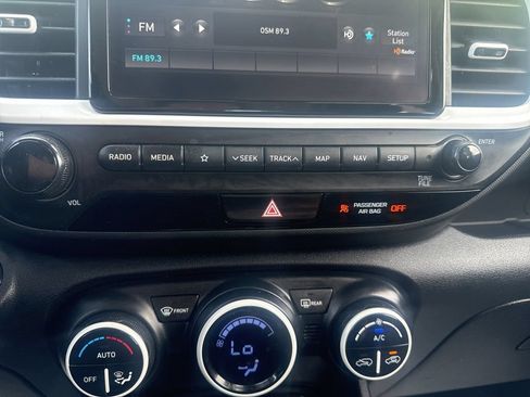 Used 2022 Hyundai Venue Limited FWD image 22