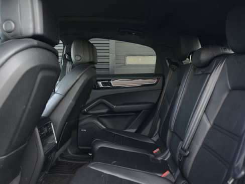 Certified 2021 Porsche Cayenne Coupe AWD/4WD image 30