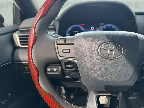 Used 2025 Toyota Camry XSE FWD image 15