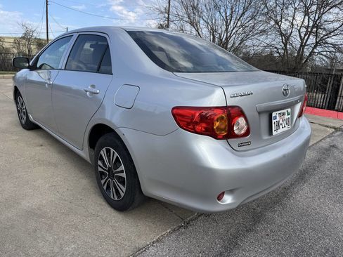 Used 2010 Toyota Corolla LE image 5