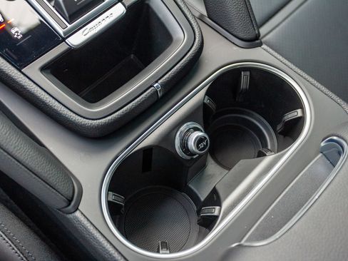 Used 2022 Porsche Cayenne S Platinum image 24