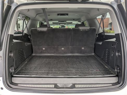 Used 2017 Chevrolet Suburban LT image 13