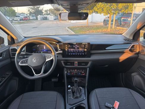 Used 2025 Volkswagen Taos SE image 10