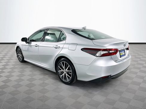 Used 2022 Toyota Camry XLE FWD image 5