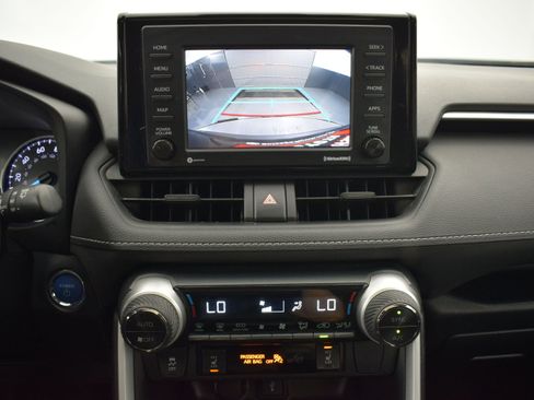 Used 2021 Toyota RAV4 XLE w/ Convenience Package AWD/4WD image 17
