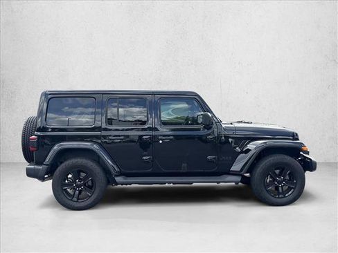 Used 2023 Jeep Wrangler Unlimited Sahara AWD/4WD image 4