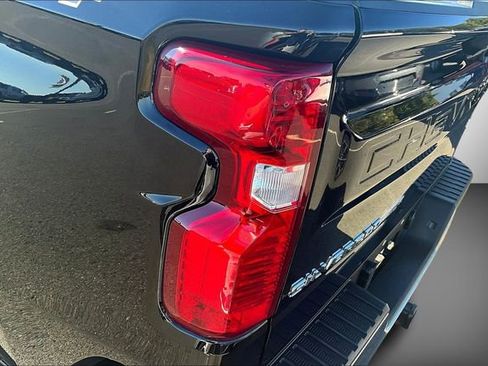 Used 2022 Chevrolet Silverado 1500 LT image 30