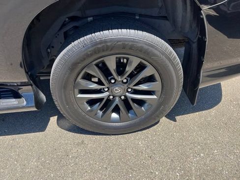Used 2022 Lexus GX 460 Premium w/ Premium Package AWD/4WD image 9
