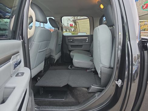 Used 2018 RAM 1500 SLT image 12