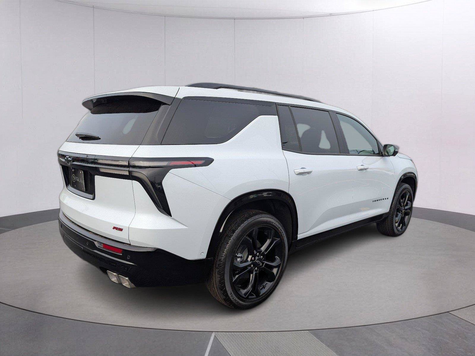 New 2027 Chevrolet Traverse RS w/ LPO, Floor Liner Package FWD image 7
