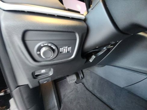 New 2025 Jeep Grand Cherokee Altitude image 34