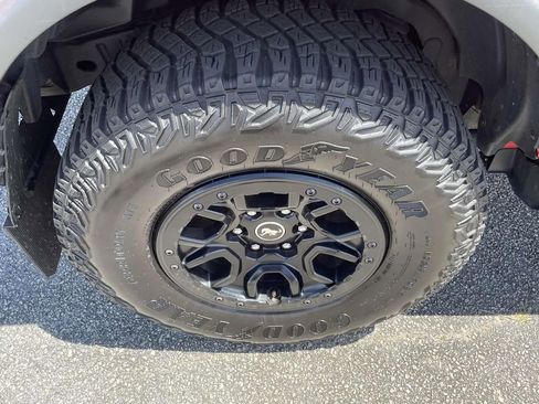 Used 2023 Ford Bronco Wildtrak image 8