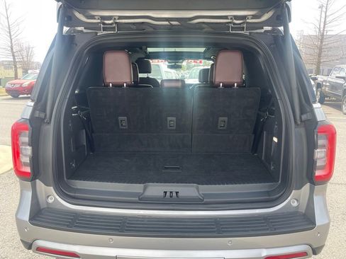 Used 2024 Ford Expedition Limited image 7