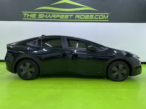 Used 2025 Toyota Prius LE AWD/4WD image 11
