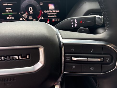 Used 2025 GMC Yukon XL Denali image 22