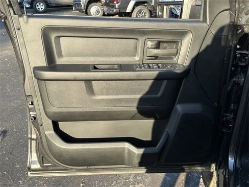 Used 2024 RAM 2500 Tradesman w/ Chrome Appearance Group image 29