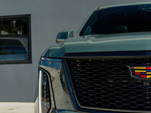 Used 2025 Cadillac Escalade V w/ LPO, ONYX Package AWD/4WD image 32
