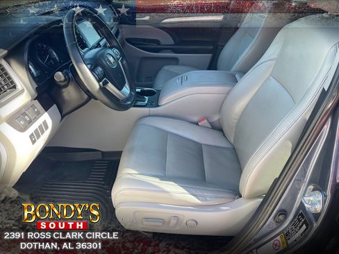 Used 2019 Toyota Highlander FWD V6 image 10