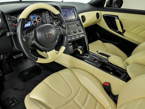 Used 2015 Nissan GT-R Premium AWD/4WD image 16