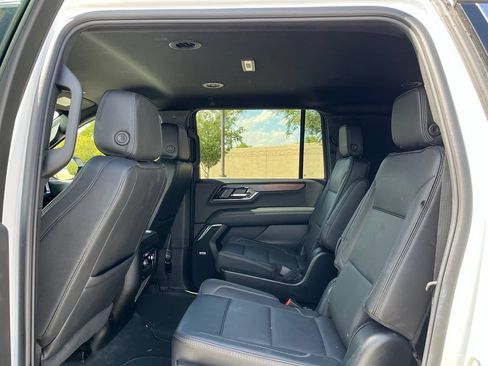 Used 2025 GMC Yukon XL Denali AWD/4WD image 16