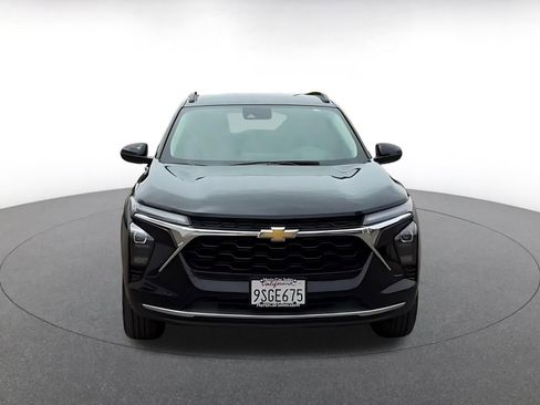 Used 2025 Chevrolet Trax LT image 4
