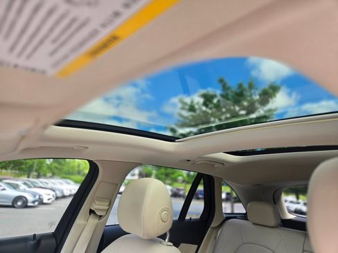 Used 2019 Mercedes-Benz GLC 300 4MATIC image 24