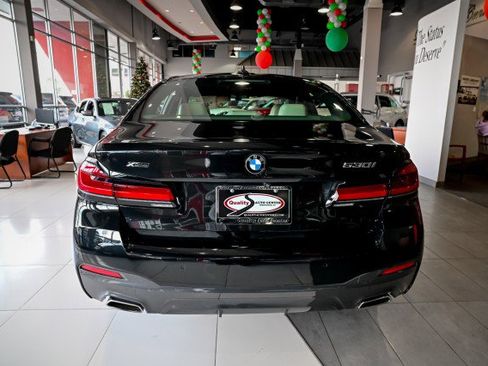 Used 2022 BMW 530i xDrive w/ M Sport Package image 6