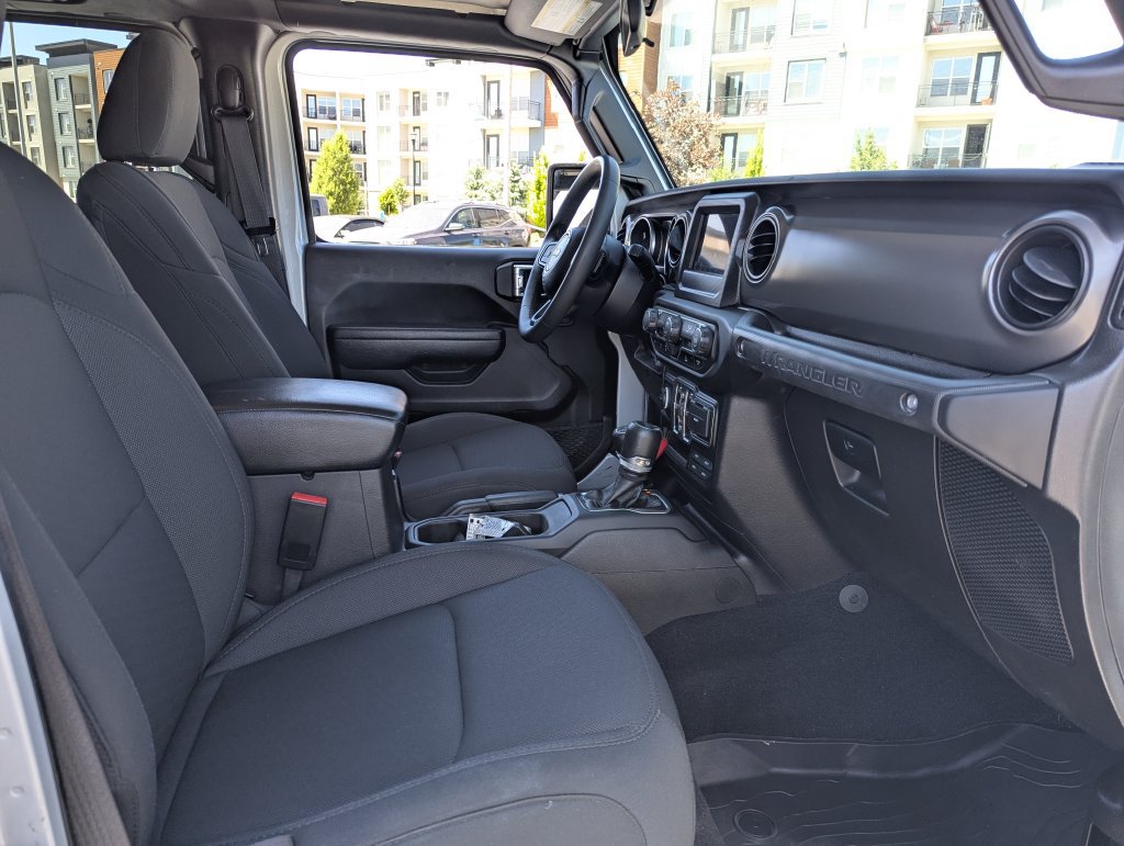Used 2023 Jeep Wrangler Unlimited AWD/4WD image 33