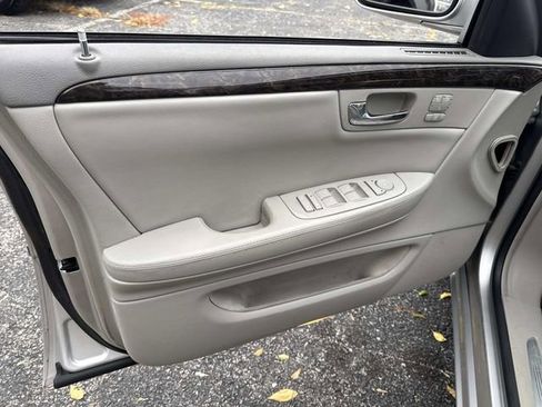 Used 2010 Cadillac DTS Luxury image 19