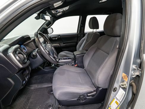 Used 2019 Toyota Tacoma TRD Off-Road image 16