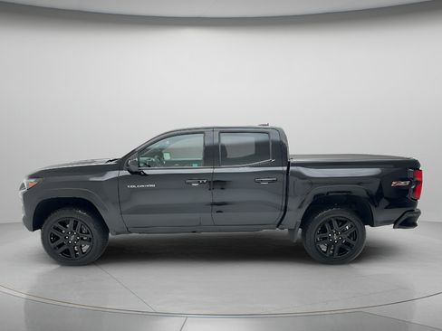 Used 2025 Chevrolet Colorado Z71 w/ Technology Package AWD/4WD image 8