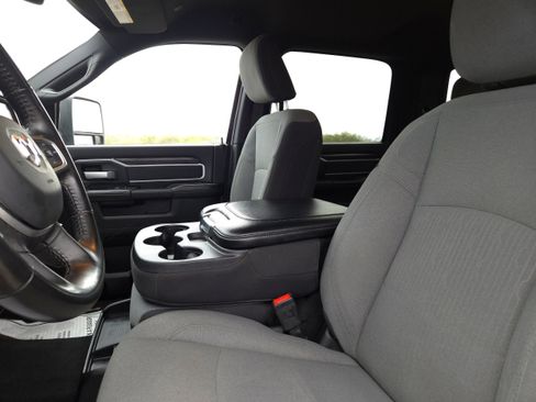 Used 2024 RAM 2500 Big Horn image 28