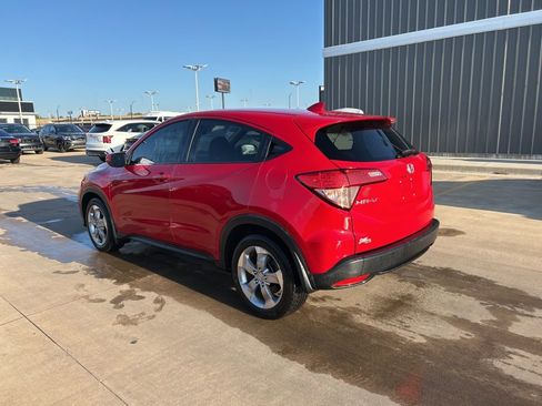 Used 2017 Honda HR-V EX image 2