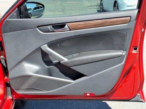 Certified 2022 Volkswagen Passat 2.0T image 15