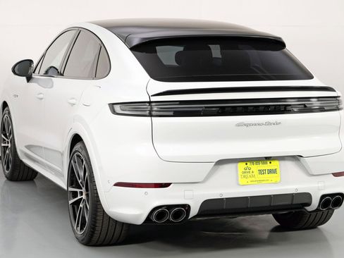 Used 2024 Porsche Cayenne Turbo image 57