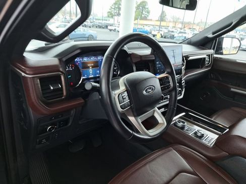 Used 2024 Ford Expedition Limited image 7