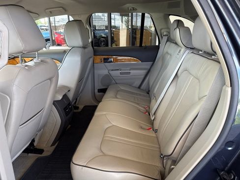 Used 2013 Lincoln MKX AWD image 12