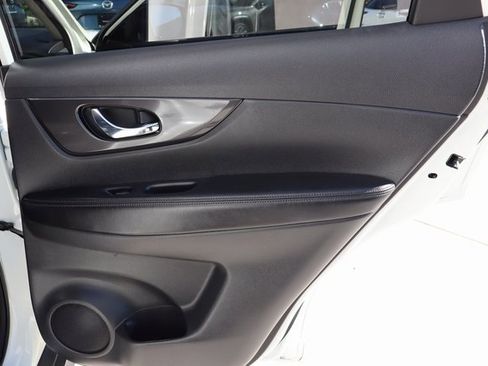 Used 2018 Nissan Rogue SV image 28